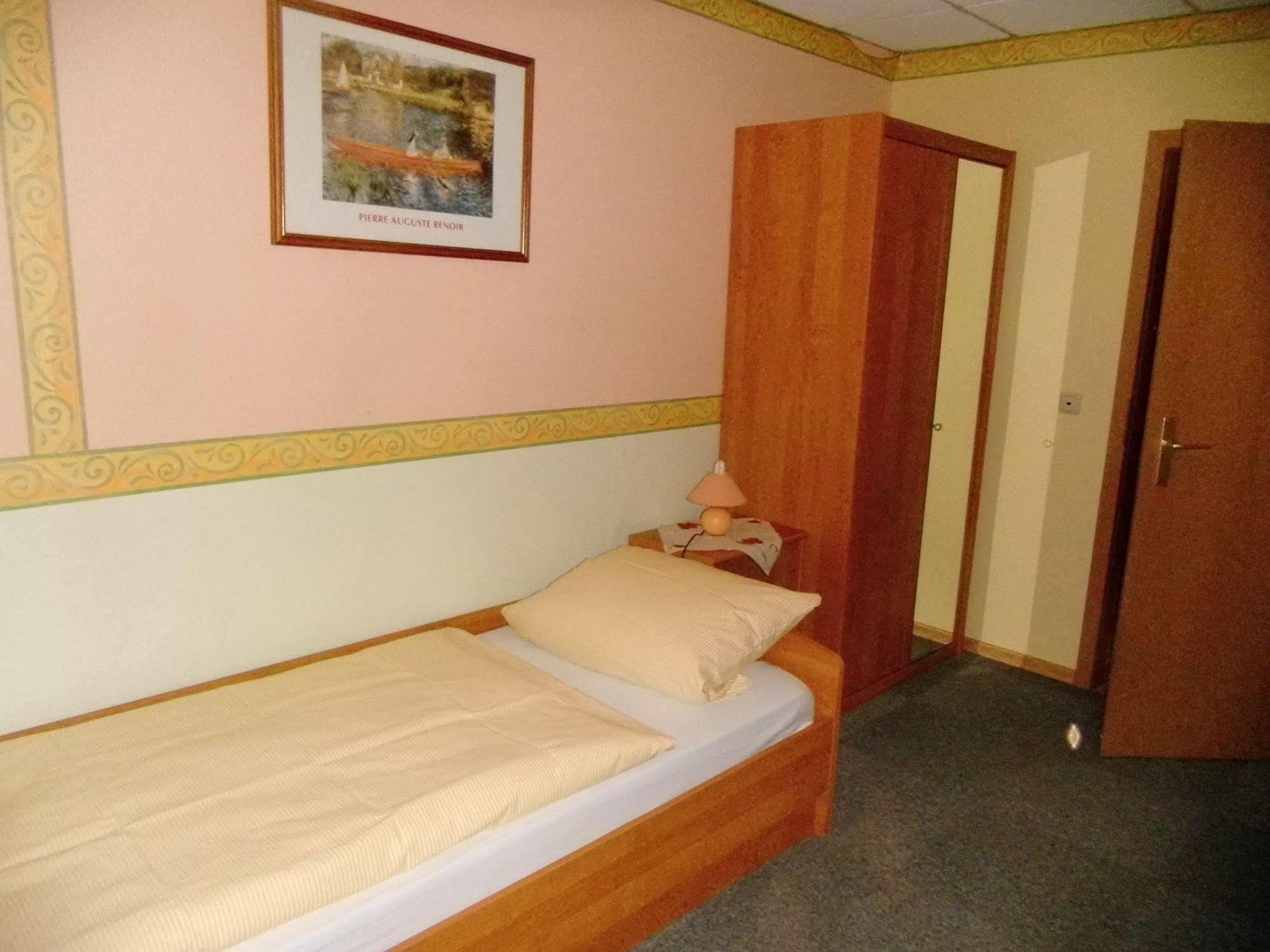 Hotel-Garni "Hof Von Hannover" 维特蒙德 外观 照片